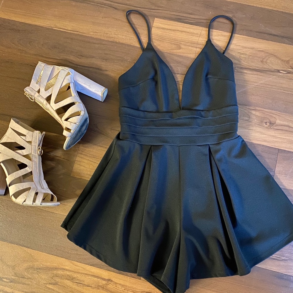 Cute black romper dress size small - Picture 2 of 5